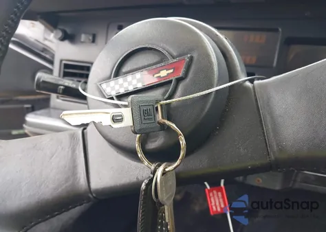 1988 Chevrolet Corvette из США, поврежденный, VIN 1G1YY2189J5101983